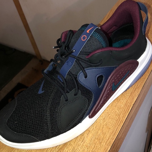 NIKE shoe - Picture 2 of 9